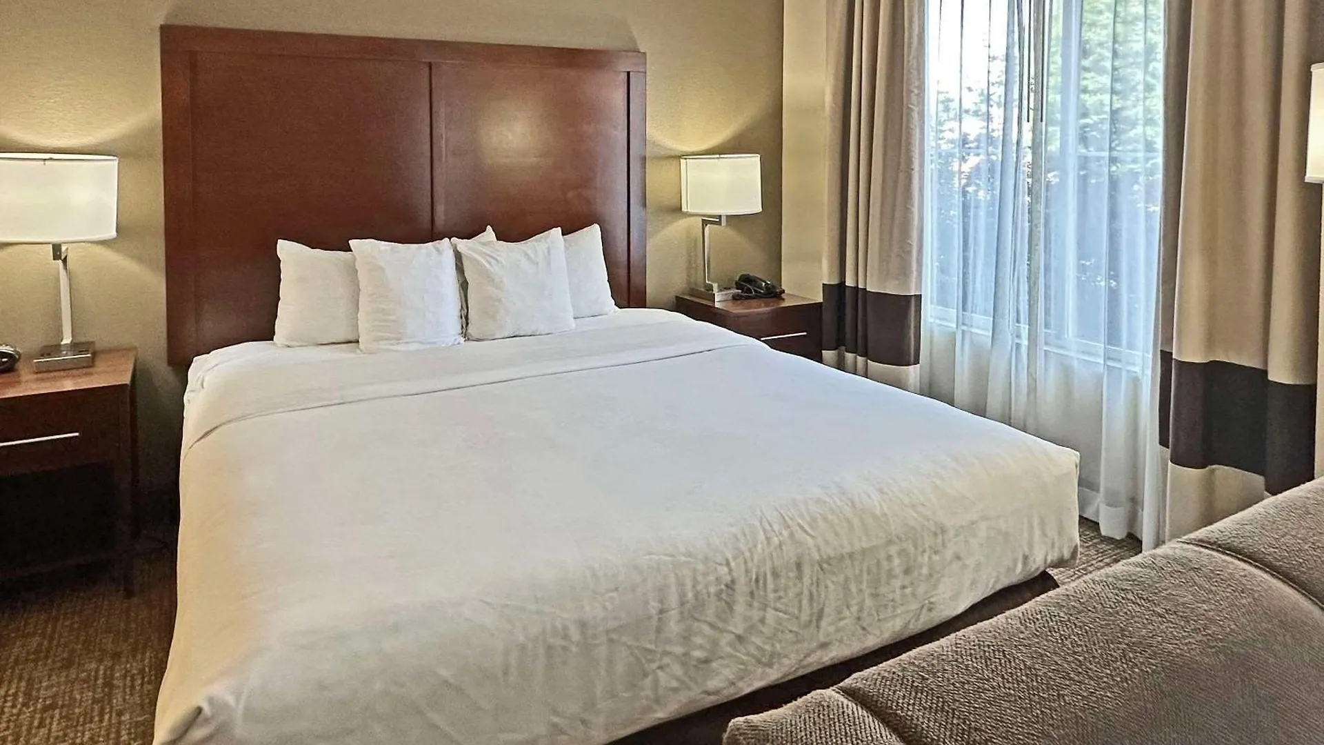 Comfort Suites Concord Mills 2*,