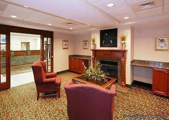 Comfort Suites Concord Mills 2*,